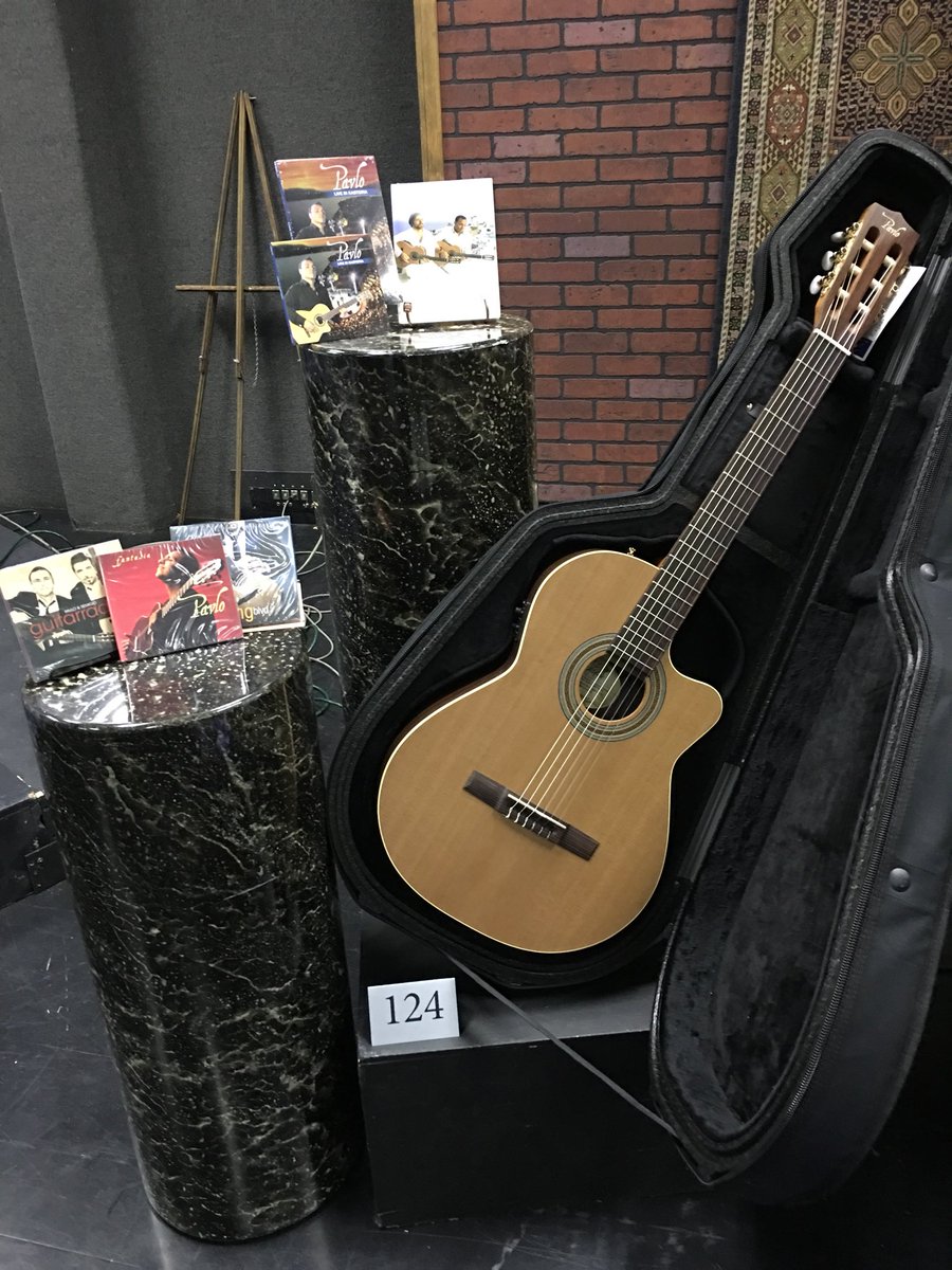 KIXETV's tweet photo. Do you have that one person in your family who has everything? Tune in tonight for the KIXE-TV Holiday Auction LIVE FROM 7-10pm                                                    Find that special gift... here is just a few things we have for bid tonight! https://t.co/MwndwXKZTQ