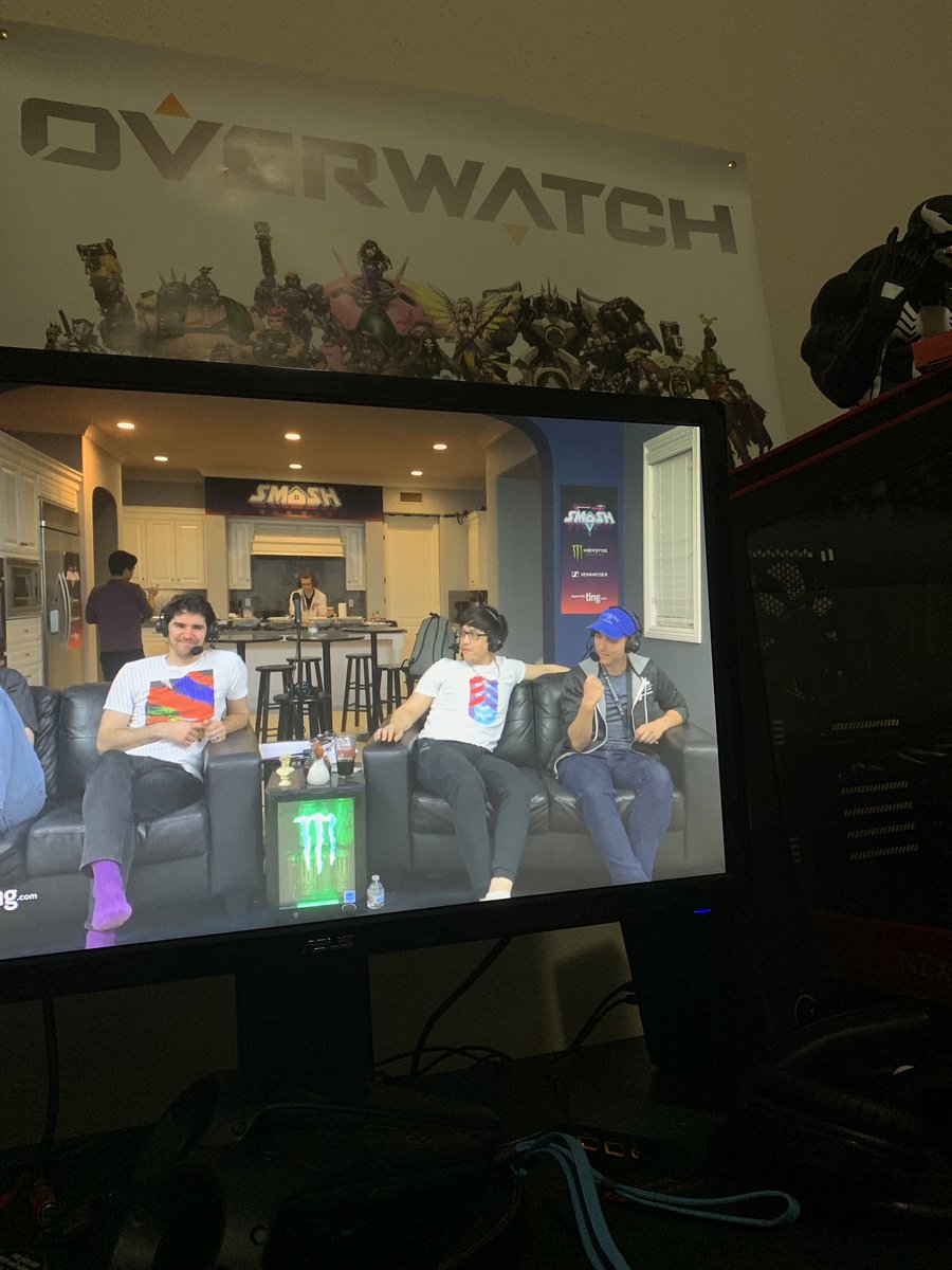 Jared2Hundo's tweet photo. @toph_bbq and @bobbyscar disgruntled ROFL.  #summit7 https://t.co/ZxdpWDOhsV