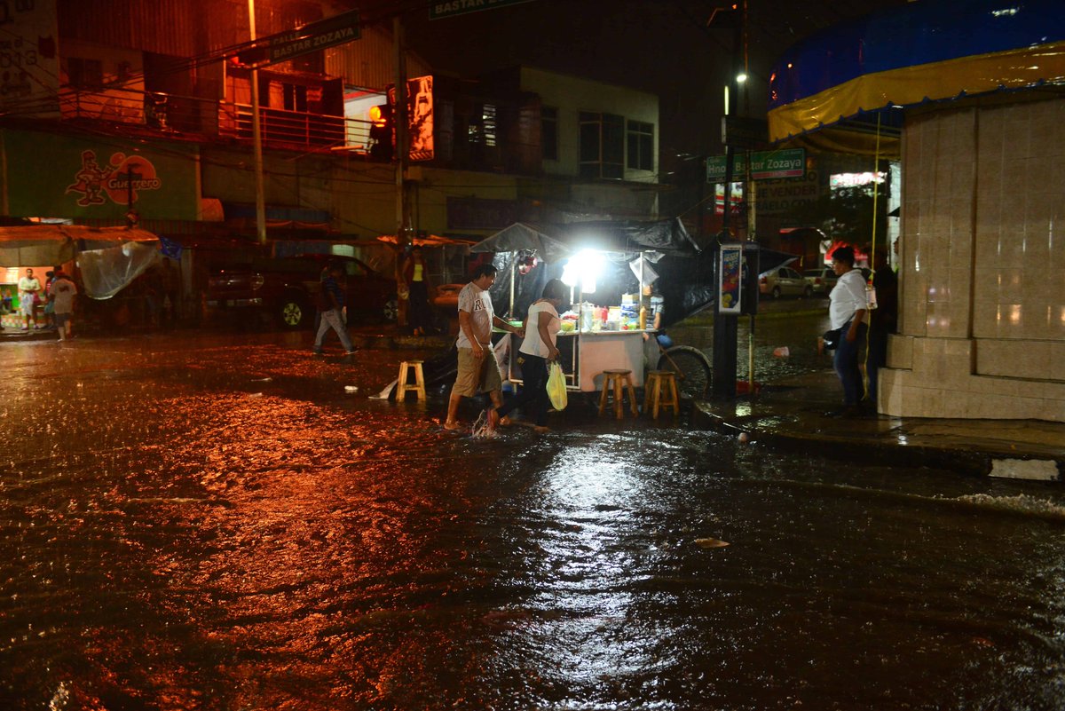 tabalminuto's tweet photo. INSERVIBLE DRENAJE EN CASI TODA LA ENTIDAD.
El drenaje de los 17 municipios de Tabasco muestra deficiencias ante su antigüedad y mala distribución, lo cual genera que en temporada de precipitaciones se registren encharcamientos e inundaciones de aguas negras https://t.co/A5qlYjdOLO