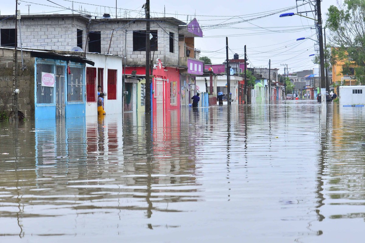 tabalminuto's tweet photo. INSERVIBLE DRENAJE EN CASI TODA LA ENTIDAD.
El drenaje de los 17 municipios de Tabasco muestra deficiencias ante su antigüedad y mala distribución, lo cual genera que en temporada de precipitaciones se registren encharcamientos e inundaciones de aguas negras https://t.co/A5qlYjdOLO