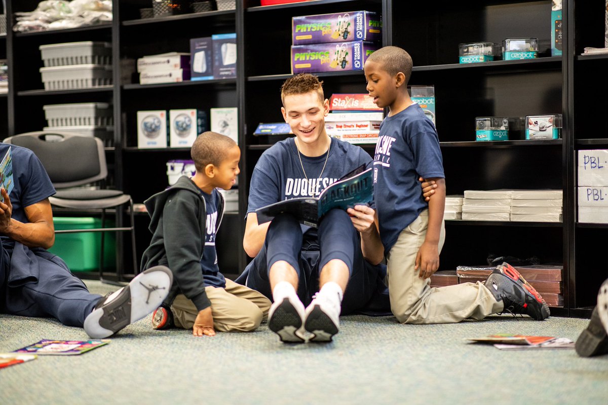 IPROMISESchool's tweet image. Today our Illumination Period featured some very...very tall students 😳 &amp;amp; another Akron legend...@CoachDambrot &amp;amp; @DuqMBB! Thank you for joining us in Book Club &amp;amp; sharing during our #IPROMISE Circle 😊 #WeAreFamily