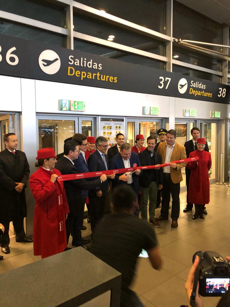 HernanRincon_Le's tweet photo. Con el aterrizaje de @Avianca en el Aeropuerto Internacional Franz Josef Strauss de Múnich, nos convertiremos en la primera aerolínea latinoamericana en operar en este importante terminal aéreo, el cual ha sido catalogado como uno de los mejores de Europa https://t.co/jyP7pOyAQf