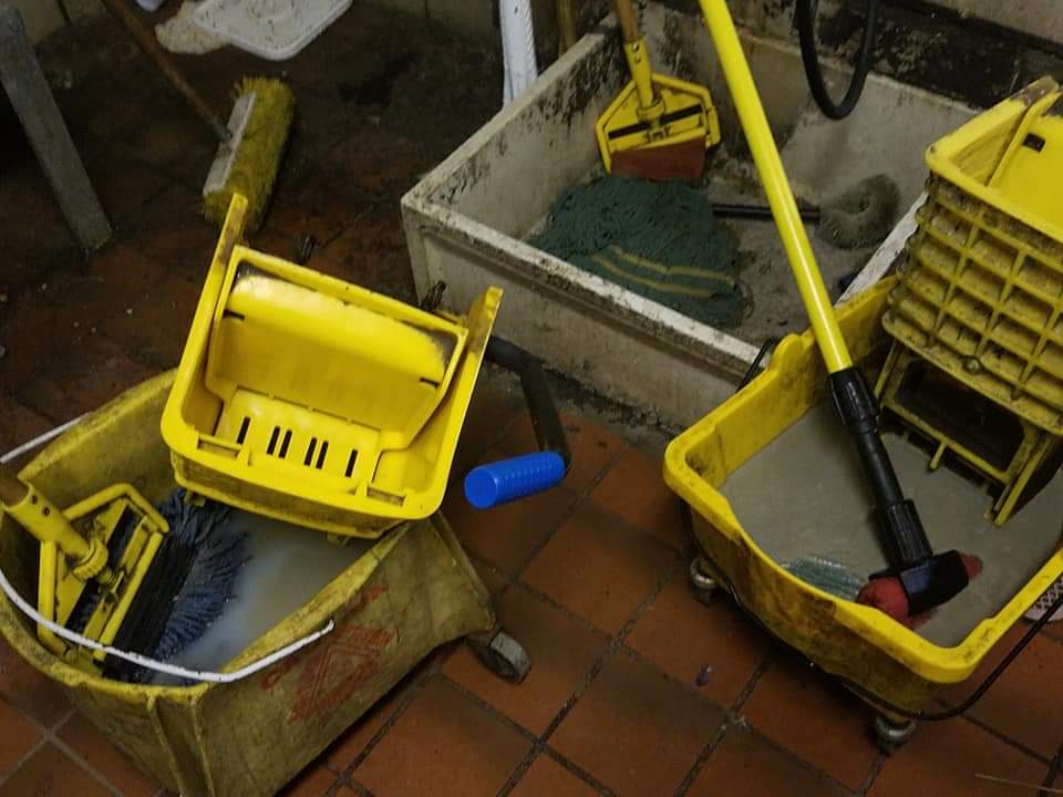 school__zone's tweet image. @GordonRamsay local restaurant in town... What do you think of this?!