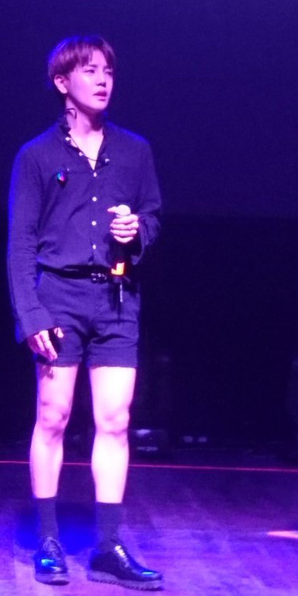 incle96pp's tweet photo. หู้ยยย ดูหุ่นพิฮุน 🤤
เจอสายตากยอมภาพนี้แล้วหนีไป พิฮุนหนีไป 🤭😂
#ACE #에이스 #세븐어클락 #동훈 #한겸 #Donghun #Hangyeom #Gyeomhun #กยอมฮุน https://t.co/ADEqSVUB95