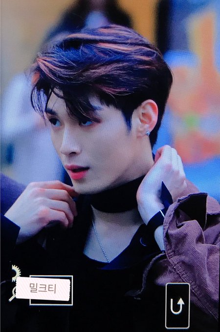 incle96pp's tweet photo. หู้ยยย ดูหุ่นพิฮุน 🤤
เจอสายตากยอมภาพนี้แล้วหนีไป พิฮุนหนีไป 🤭😂
#ACE #에이스 #세븐어클락 #동훈 #한겸 #Donghun #Hangyeom #Gyeomhun #กยอมฮุน https://t.co/ADEqSVUB95