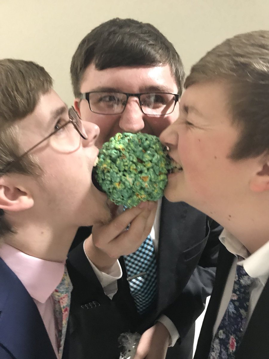 Room601D's tweet photo. Sharing is caring #justteamthings💞💞 https://t.co/SBqHumz8vy