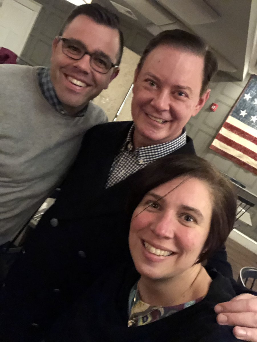 LJCasavant's tweet photo. Dinner with a wonderful group of people from the @CottingSchool community and author @Andrew_Solomon whose work we admire!! #MTP2018 #AndrewSolomonAtCottingSchool @PaulChiozzi 😀🤳 https://t.co/ep9GuOdb0X