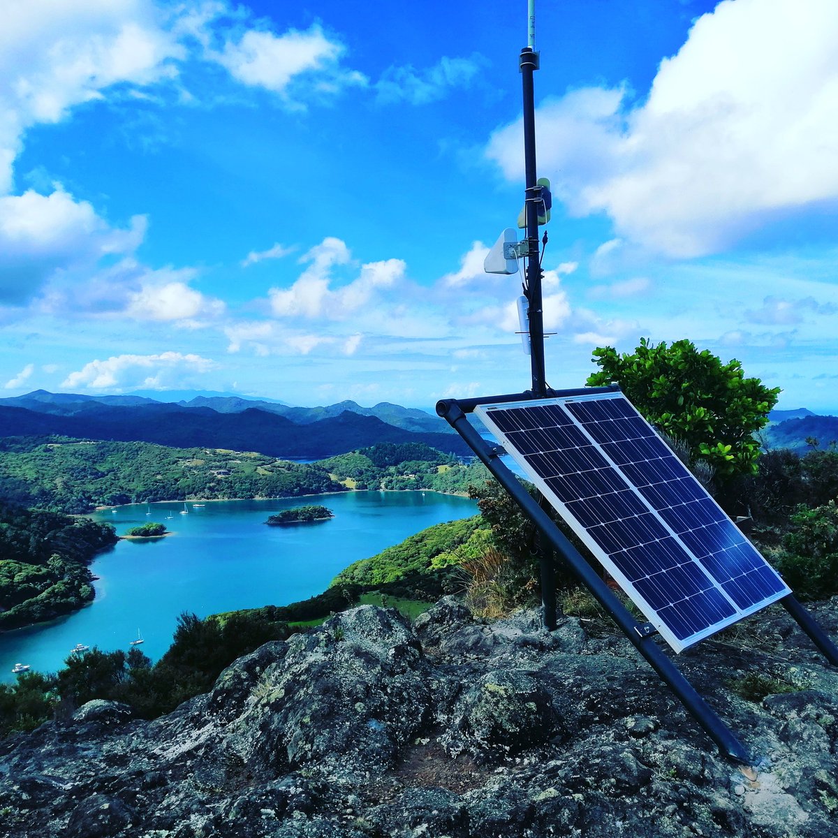 econodenz's tweet photo. The job is done. 39mbps of 4G! Whoot hoot! Glenfern Sanctuary is now connected. Dont we just love the technology? All traps will be regularly checked and our birds have more chances to thrive #conservantiongeek #technologygeek #sanctuary #teameconode #workingonremoteisland https://t.co/TuKSOn8EDu
