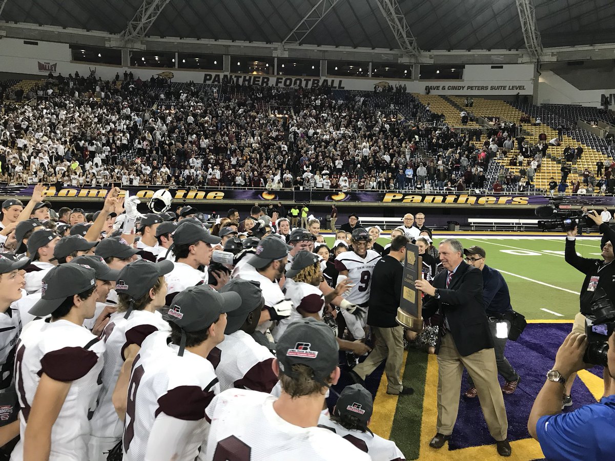 IHSAA's tweet photo. Final: Dowling Catholic 22, Cedar Falls 16. Make it 6 straight for the Maroons. Class 4A champs again after comeback win over an excellent Cedar Falls squad. https://t.co/FtmLDNrp9V