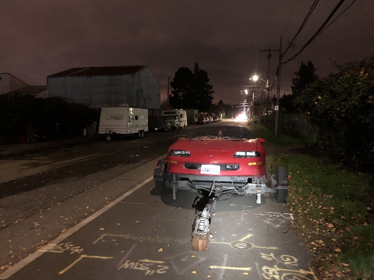 bobco85's tweet image. Scenes from my evening bike commute home; still love the sunsets here, still hate the drivers who park on trails (I submitted #FindItFixIt req for Duwamish Trail in South Park @dvsafestreets ) #SEAbikes