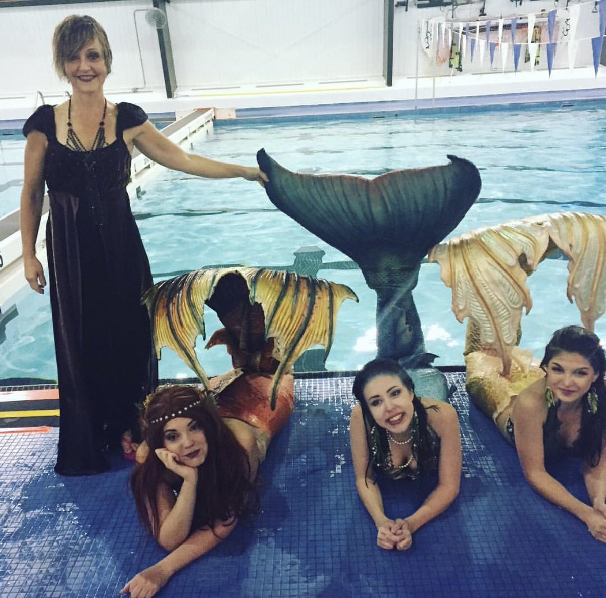 HeatherRankinMe's tweet photo. #HappyBirthday to @HFXMermaid! She was such a gorgeous #mermaid in the music video for #Titanically and she helped me feel safe during my underwater lip syncing! ππ https://t.co/qPkVHA2TdT