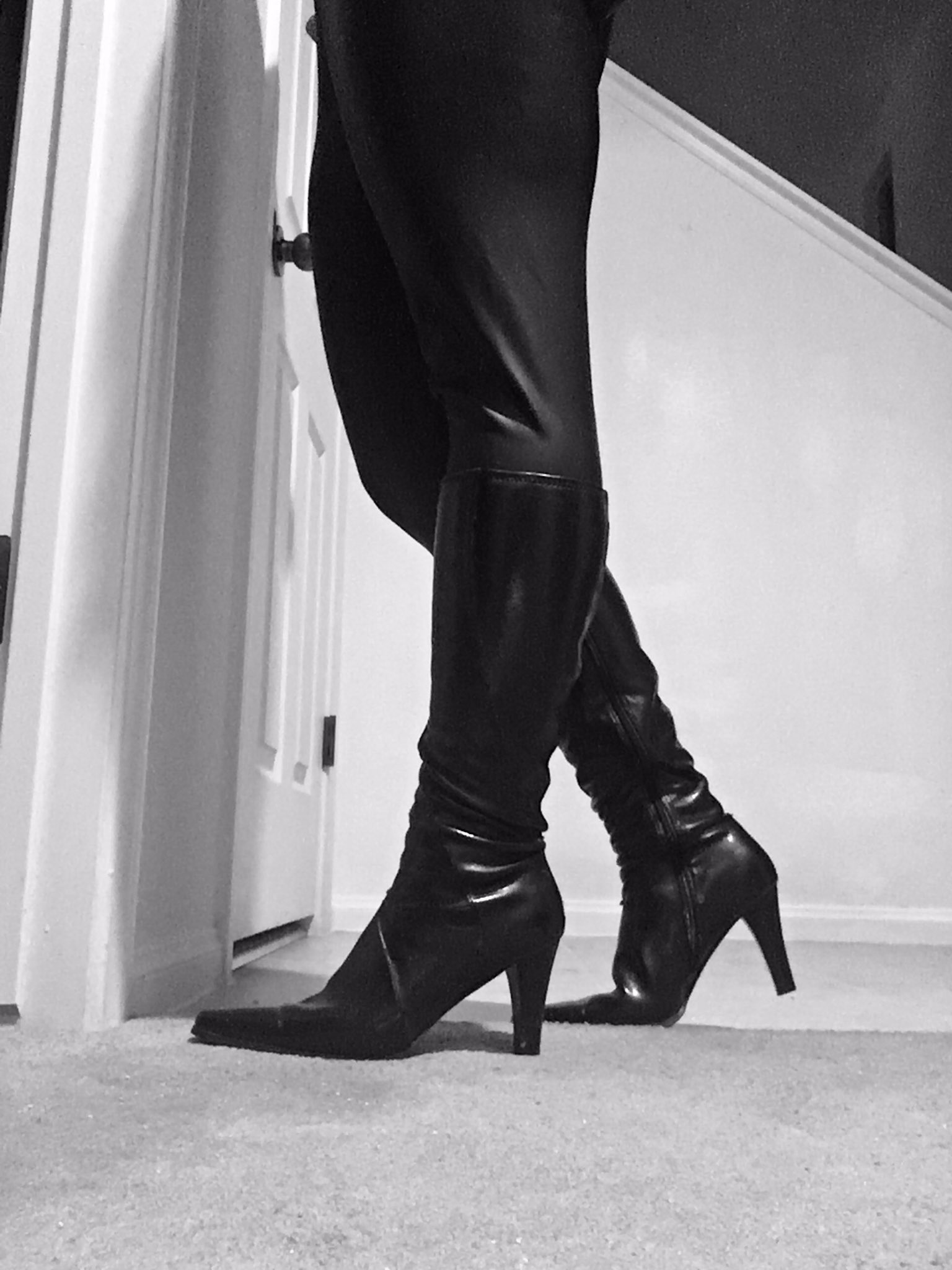 Kira 🖖🏻🏳️‍⚧️🦈🏳️‍🌈 on X: Good evening, my darling tweeps. I got new  boots for my Intendant cosplay. Let me know what you think. Kisses 😘  #startrek #intendantkira #cosplay  #myfavoritegameiswonderingifishouldtagNanaornot ...