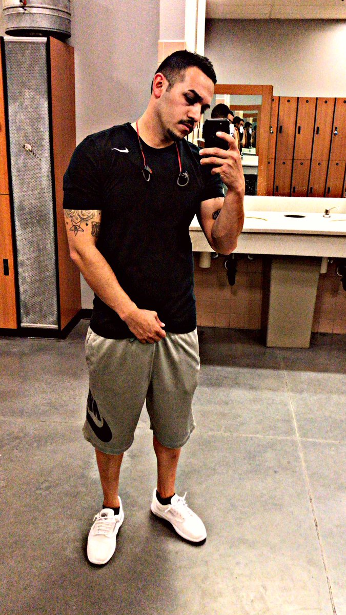 Lowkey_4real's tweet photo. Flex Friday ☑️ #lowkeysaidit #lowkey #thedevilscartel #indio #coachellavalley #FelizFinde #FridayFeeling #Friyay #weekend #palmsprings #nike #drebeats #vans #nikesb #lasvegas #lowkeyday #gymtime #TGIF #californaboy #cali #Flex #ShitCrazy https://t.co/IAQzhRVMq2