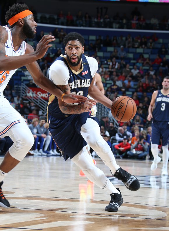 NBA's tweet photo. Anthony Davis (43 PTS, 17 REB, 5 AST) fills up the box score as the @PelicansNBA come back from 19 down to defeat NYK!

#DoItBig 129
#NewYorkForever 124

Jrue Holiday: 24 PTS, 10 AST
Julius Randle: 19 PTS, 11 REB
Tim Hardaway Jr: 30 PTS https://t.co/gxystEBhA5