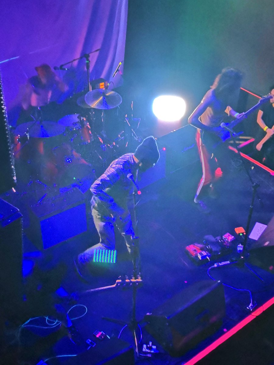elpaella's tweet photo. "Sexo y mariguana" cuando @arturotranquili sube al escenario con @SexyZebras en el aniversario de @Reactor105 #Reactor14 https://t.co/MuiibNdPq2