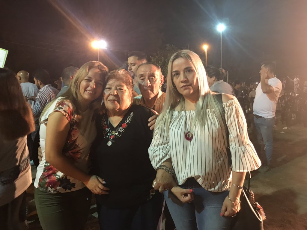 MarcelaOrtegaLR's tweet photo. compartimos con la histórica militancia del Peronismo una noche Inolvidable!!
#DiaDelMilitante
#GeneracionEnMarcha #ElComienzoDeAlgoGrande❤️ https://t.co/r984DSrhfv