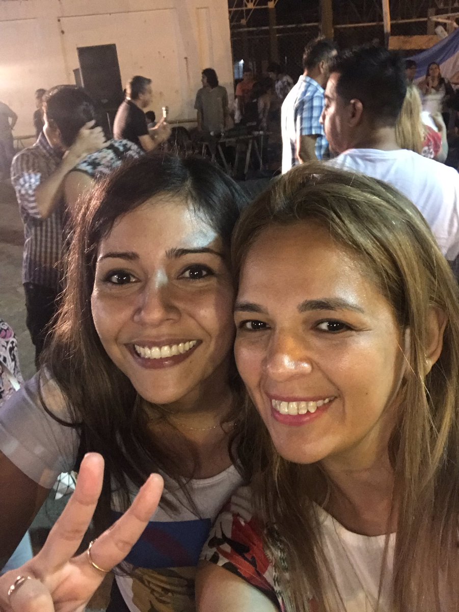 MarcelaOrtegaLR's tweet photo. compartimos con la histórica militancia del Peronismo una noche Inolvidable!!
#DiaDelMilitante
#GeneracionEnMarcha #ElComienzoDeAlgoGrande❤️ #MujeresEnMarcha 👏🏼👏🏼✌🏻✌🏻 https://t.co/NfPu36A44N