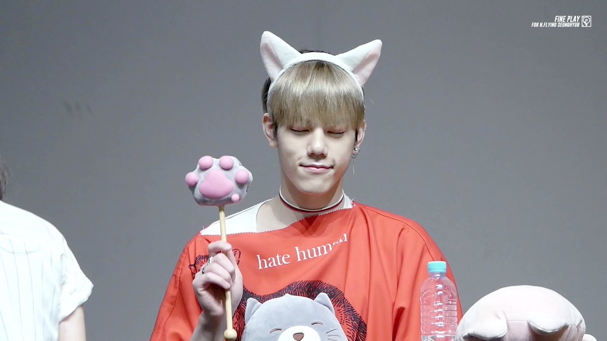 FINEPLAY1031's tweet photo. 180630 홍대 팬싸인회
차훈 = 고먐미 😺💕
#엔플라잉 #NFlying #차훈 #훈 #Chahun #HOW_R_U_TODAY #홍대팬싸인회 #팬싸인회 #하루톡톡 #둥둥톡톡 @NFlyingofficial 
🎥https://t.co/arGxLap0ZO https://t.co/foJUmOD2u2