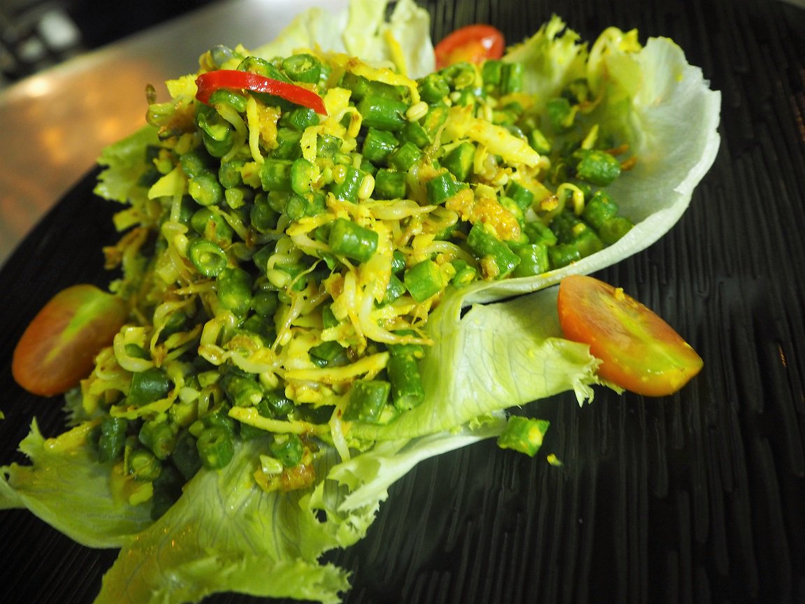 boardwalk_kuta's tweet photo. Who's fancy this sexy mixed Balinese style vegetable salad, Sayur urab? #WarungDamar .
.
.
.
#bali #thebalibible #delikuta #indonesiancuisine #warungdamarkuta #baligardenbeachresort https://t.co/JTh0WPOlmw