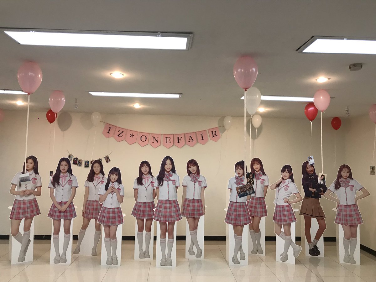 izonefair's tweet photo. 📣ขออภัยในความล่าช้าของงานนะคะ 

ตอนนี้งาน #izonefair เปิดให้เข้างานแล้ว
ผู้ที่มีบัตรสามารถมาลงทะเบียนได้ที่หน้างานได้เลยนะคะ 

** สำหรับผู้ที่ไม่มีบัตรสามารถซื้อบัตรได้ที่หน้างานเหมือนกัน ราคา 99 บาทเท่านั้นค่ะ https://t.co/KPcKWXU3DS