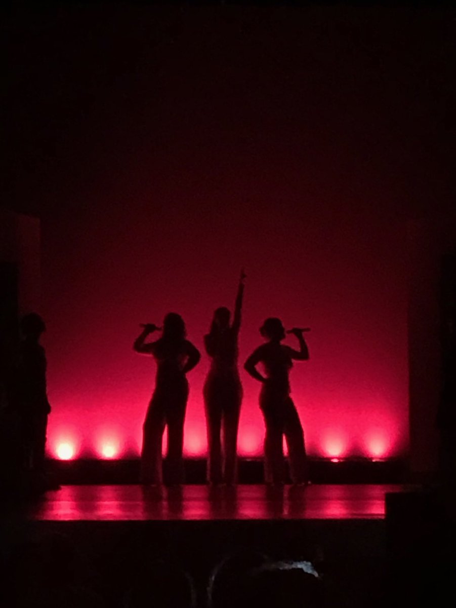 pharmgirlindy's tweet photo. These girls 💜 #mamamia @AwesomeArties. #heartoverflows https://t.co/5gvntgm2tG