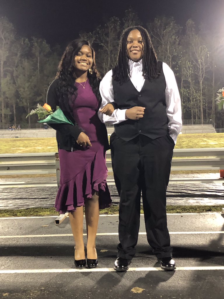 guaapgoddess_'s tweet image. #hoco2k18 🤪