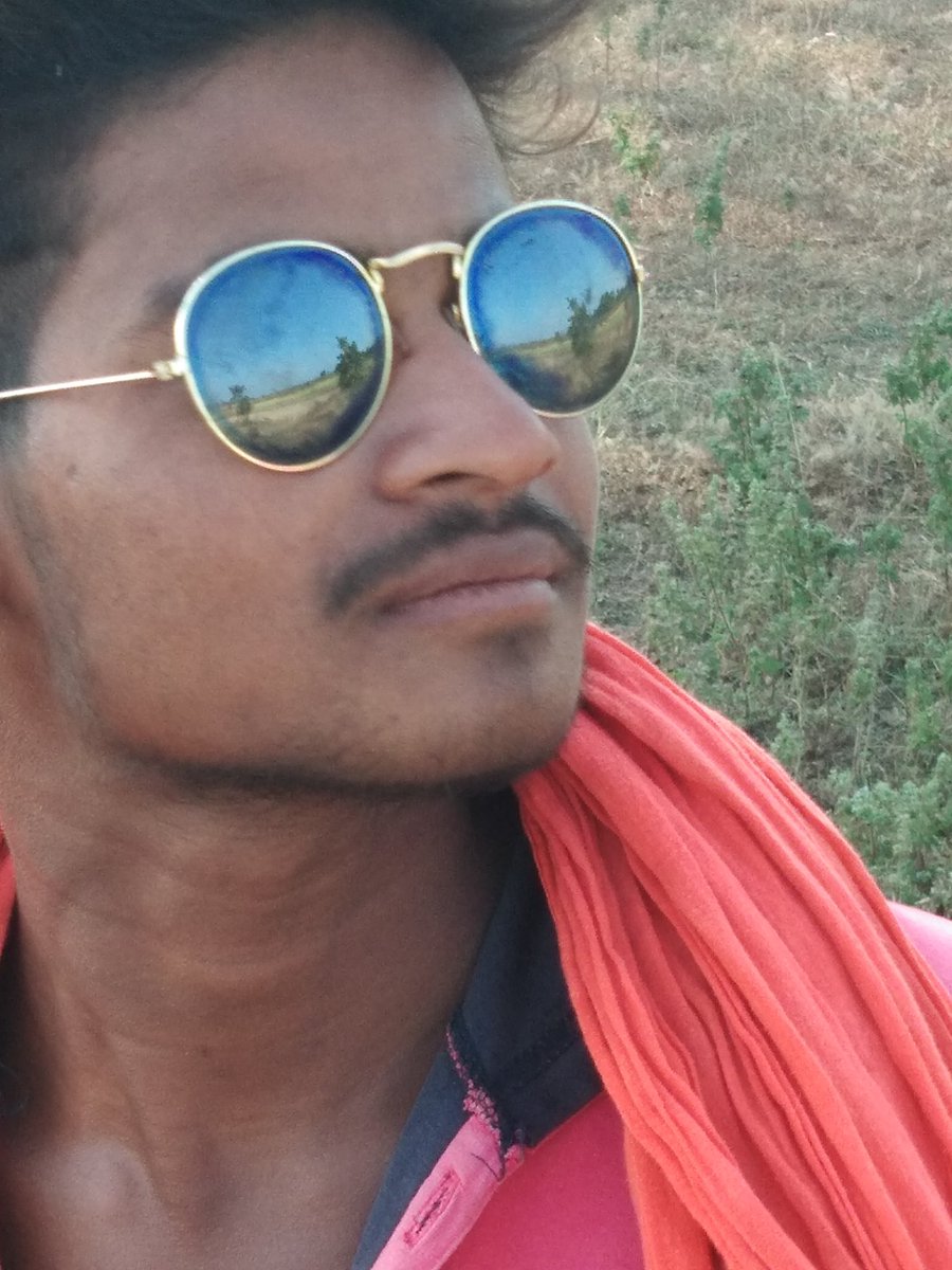 VBudawar's tweet photo. करोड़ो कि _बस्ती🏠 मे एक☝ ही #हस्ती है,
#Ønly_One_Me.. https://t.co/M9vMkKqSVn