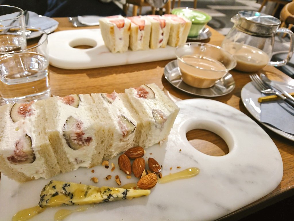 季節のフルーツサンド