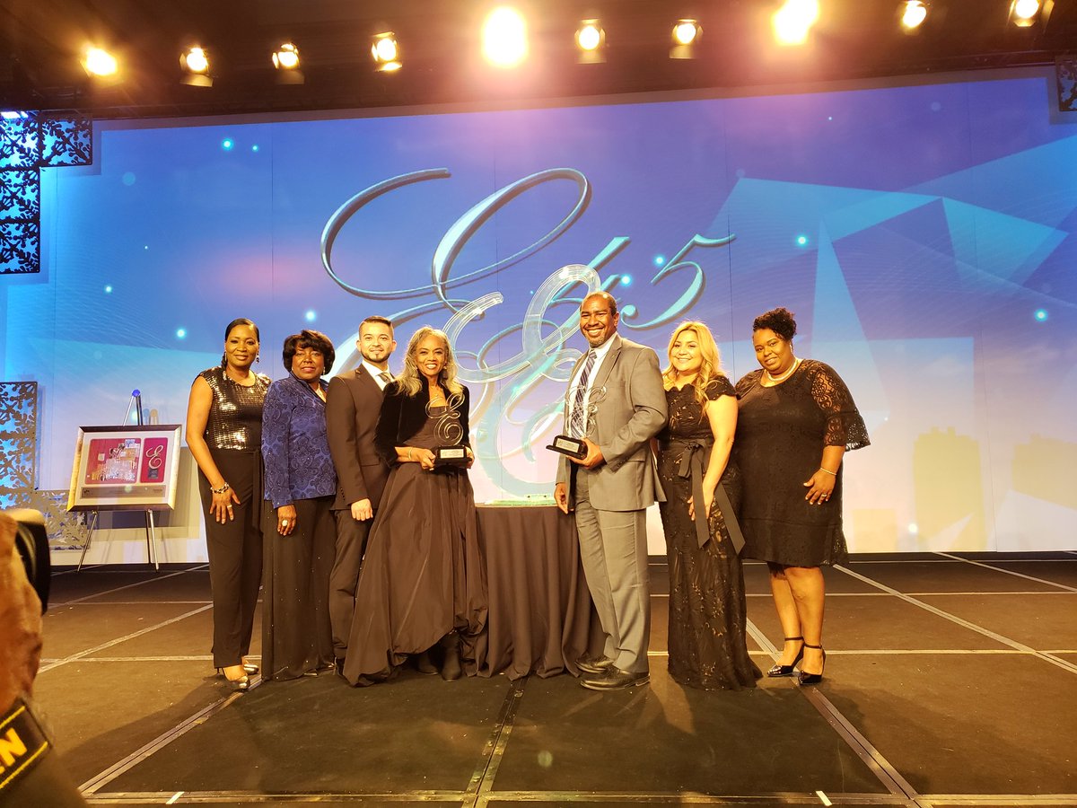 RobSturns's tweet photo. Wow, totally unexpected, but @CityofFortWorth won big tonight! @MWBEOFC1 won Supplier Diversity Professional of the Year and I was named Executive Advocate of the Year! Truly an honor. https://t.co/v6jqpv0Id9