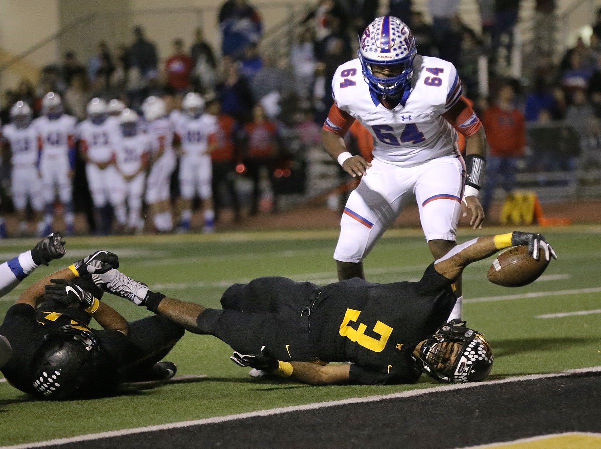 LambieMark's tweet photo. In 5A bi-district, @ParklandMats continue their run after a win over @Irvin_Football Friday night. #txhsfbplayoffs #txhsfb #ephsfb
Full photo gallery: https://t.co/kr2GBVJEbs https://t.co/j4ouQggosv