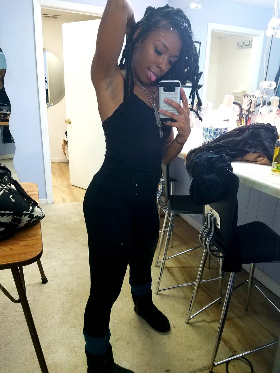 nichelle_renee's tweet photo. I have no idea why I was standing like that. 😂😂😂😂😂 My shoot went well though. 

#365DaysofTBQ 🦋 https://t.co/CDd8Xsnu2b
