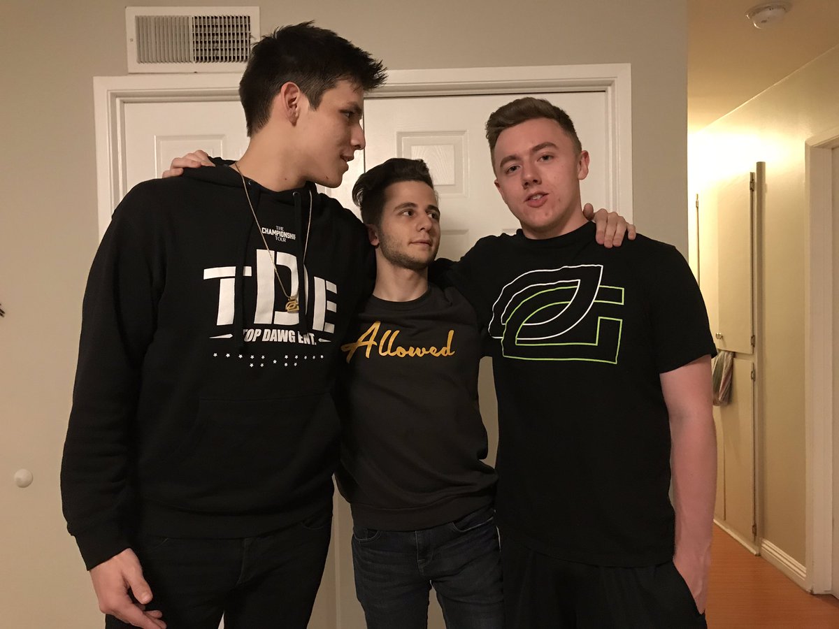 Pamaj's tweet photo. Caption this https://t.co/Ohss9vVuCX