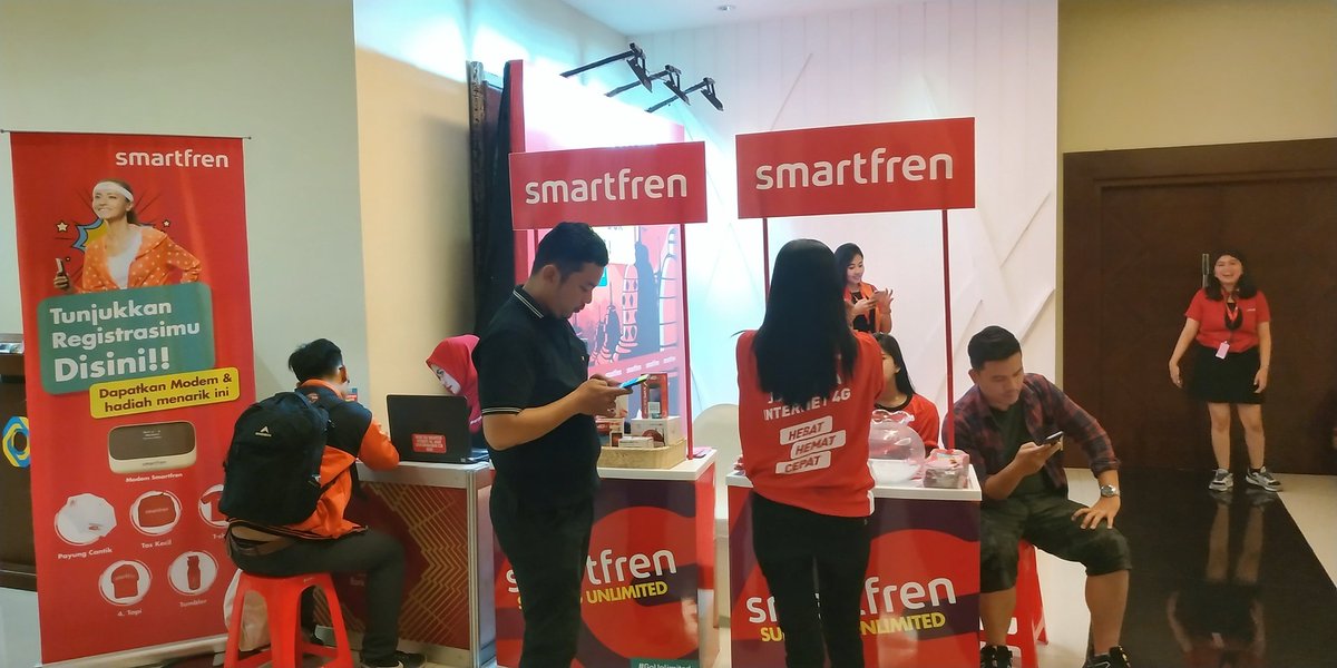 smartfrenworld's tweet photo. Hari terakhir pengambilan race pack #BorobudurMarathon2018 , RT yuk yang ambil race pack nya hari ini, #SmartfrenRun #GoUnlimited https://t.co/JvKREVdN2q