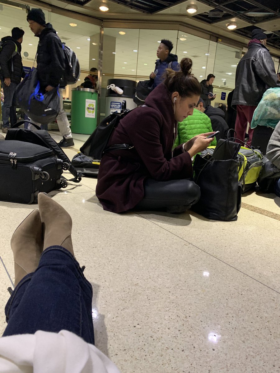 ChristinaSoutar's tweet photo. Chicago’s Union Station has lost a bit of its luster after standing and sitting around for more than 5 hours waiting for our broken train to be fixed. 🤷🏻‍♀️ https://t.co/fqndX7Udfy