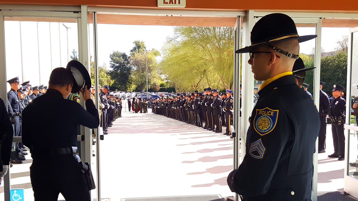 SacPolice's tweet image. It was our honor, to be present as a hero was laid to rest this week, SGT Helus @VENTURASHERIFF - your service &amp;amp; sacrifice will never be forgotten, rest easy brother  - we have it from here. 💙#ThousandOaksShooting #ThousandOaksShooting #BorderLineShooting #sacpd
