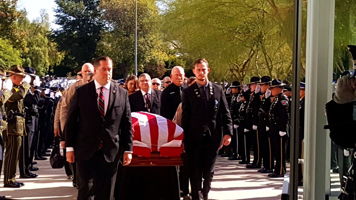 SacPolice's tweet image. It was our honor, to be present as a hero was laid to rest this week, SGT Helus @VENTURASHERIFF - your service &amp;amp; sacrifice will never be forgotten, rest easy brother  - we have it from here. 💙#ThousandOaksShooting #ThousandOaksShooting #BorderLineShooting #sacpd
