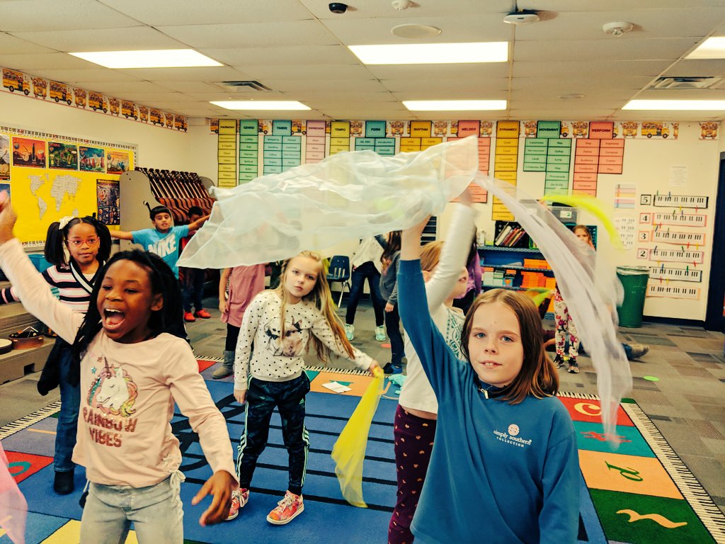 BallwinMusic's tweet photo. Third grade loved adding movement with scarves to internalize rhythm today! @msshreves @JauchsClass https://t.co/cb3RvB543L