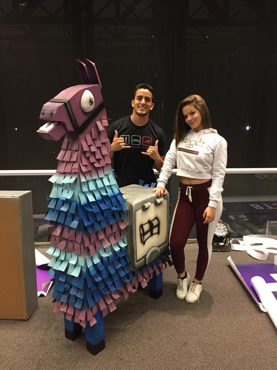 Promelteo_'s tweet photo. Previa del torneo de #Fortnite en el #GameFest2018 de @BroooTV https://t.co/n0ELGEtmWy