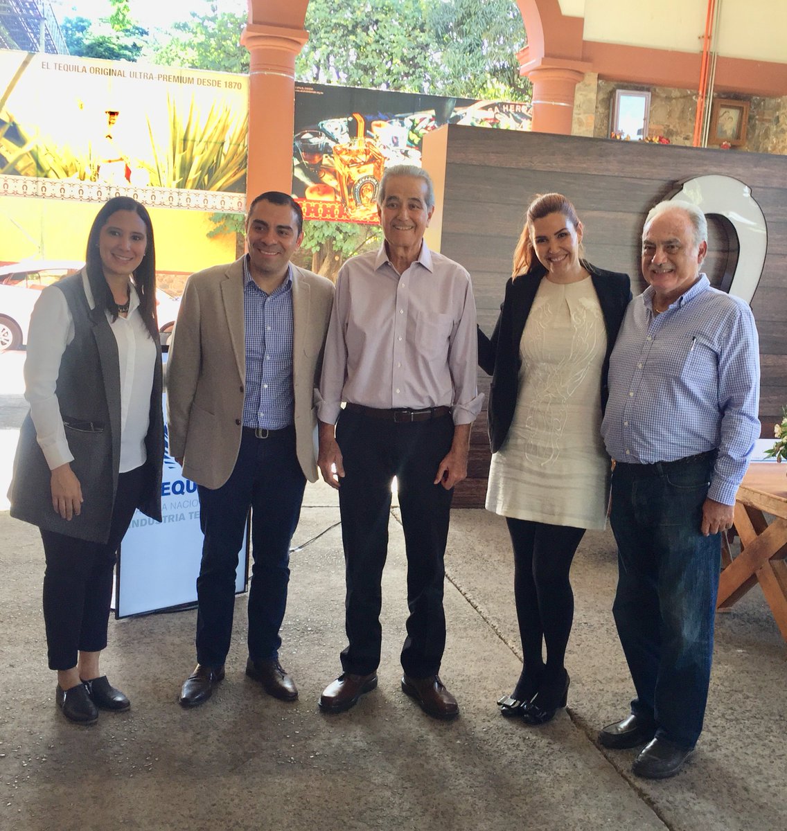 En las instalaciones de Tequila Herradura, fue un gusto saludar a mis amigos Héctor Quirarte, Francisco Baeza, Karina Ley y Denisse Sánchez, agradezco su cálido recibimiento y hospitalidad!