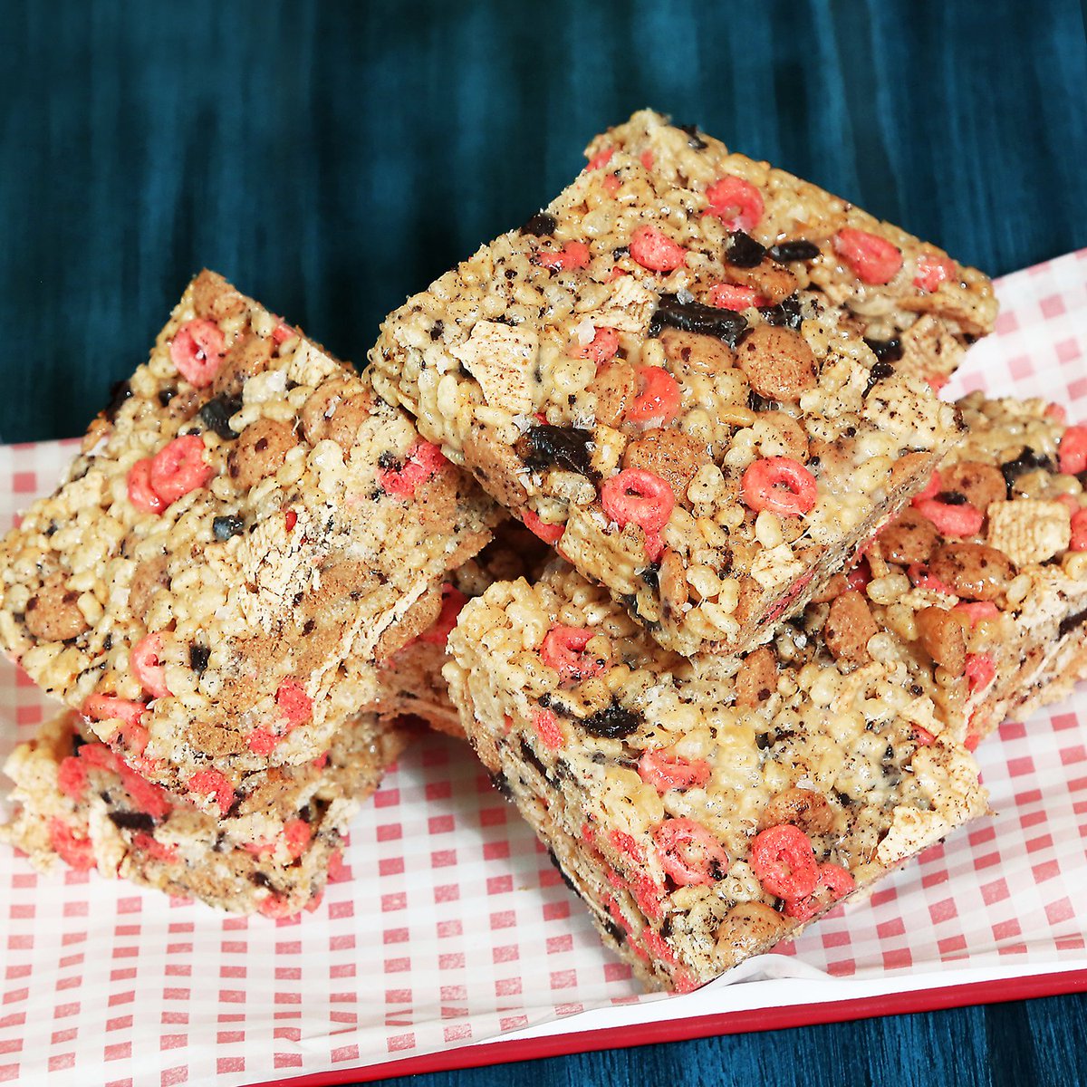 FirstCentralAE's tweet photo. Saturday Morning Cartoon Krispie Treats
#BeastroDubai #FirstCentralAE #EATBeastro #DineInDubai #DubaiRestaurants #Foodie #DubaiFoodies #DubaiFood #DubaiFoodBlog #MyDubai #dxb #instafood #instafoodie #instafoods #instafoodblogger #instafoodpic #Dessert https://t.co/sPw3MksT7k