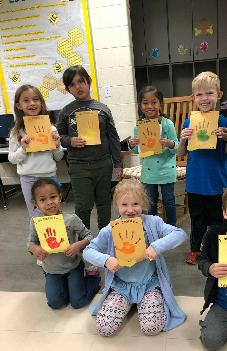 fmteducare's tweet photo. 🦃The Middles made Thankful-turkeys 🧡 #WeAreThankful #WhatAreYouThankfulFor #IsItReallyNovember #TheMiddles #ThanksMsErika #EducareGobbles ❤️🦃 https://t.co/NyAWVRpq3f