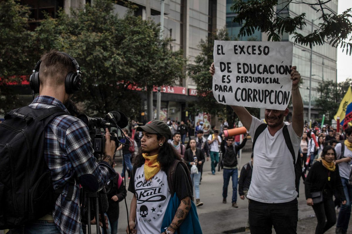 #MarchaPorLaEducacion 
Foto: Urrego.