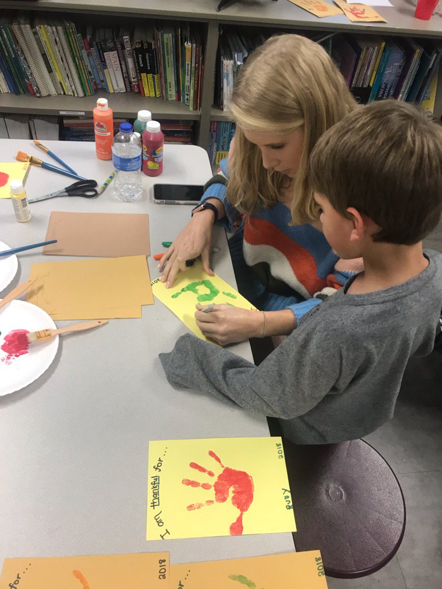 fmteducare's tweet photo. 🦃The Middles made Thankful-turkeys 🧡 #WeAreThankful #WhatAreYouThankfulFor #IsItReallyNovember #TheMiddles #ThanksMsErika #EducareGobbles ❤️🦃 https://t.co/NyAWVRpq3f