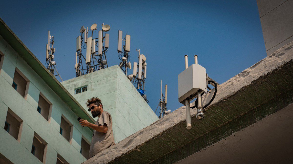 SciResMatters's tweet image. #WiFi or #CellularData? Not your headache anymore! #ICYMI ow.ly/V3lP30mzYh4