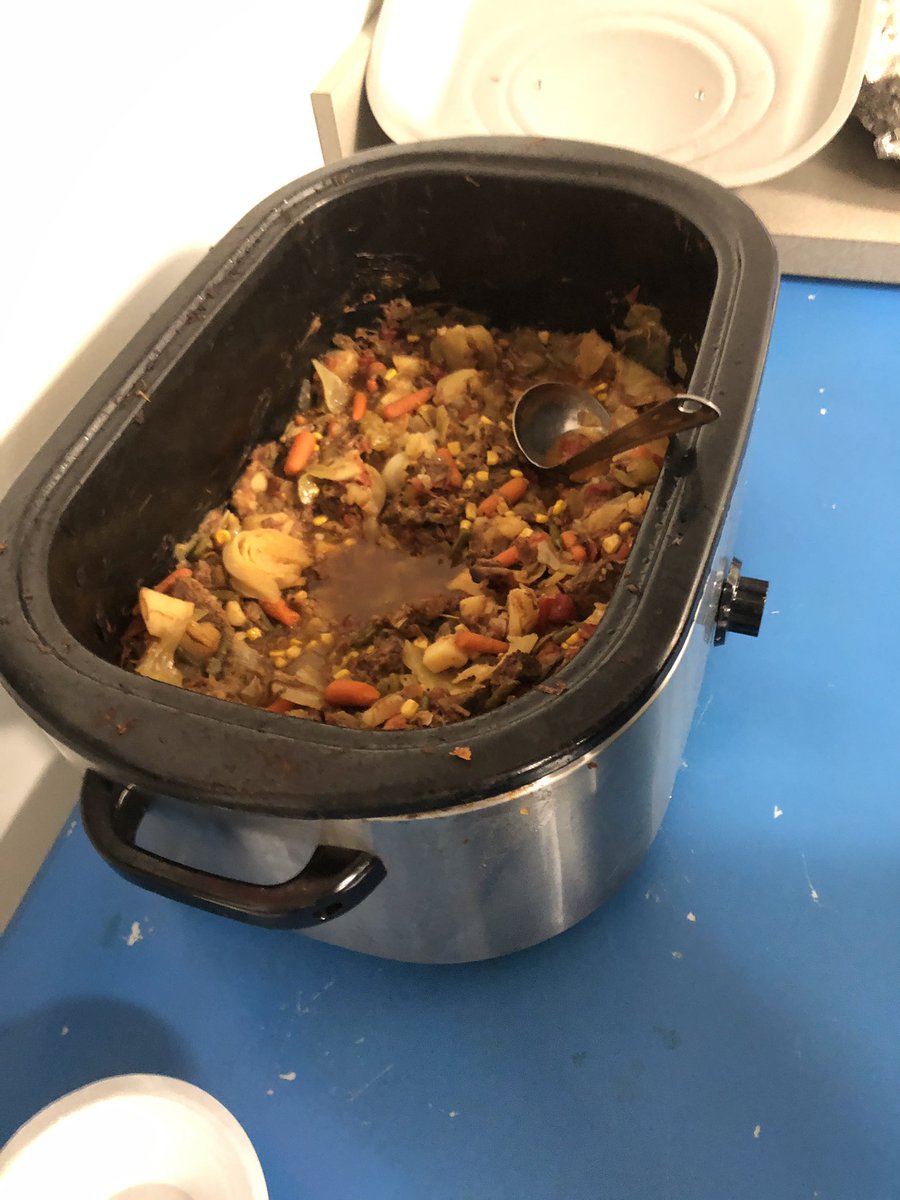 LexNightSort's tweet photo. Thanks to Suzie’s mom, we’ve got the best grub in the hub!!! #FeedemFriday #GrubHub #FreeEats https://t.co/DHffWj7s6Z