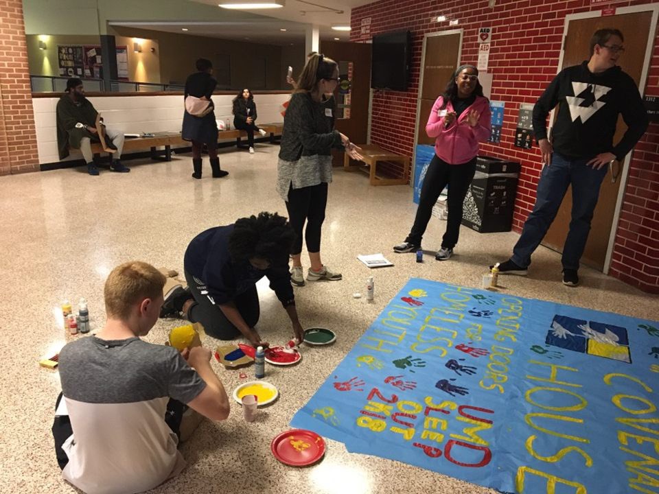 pgfresh1's tweet photo. @CovHousePrez @CovenantHouseDC @CovenantHouse UMD students preparing for #UMDSleepout2k18 with the goal of raising awareness of youth homelessness across the nation https://t.co/MxdnaZrKvX