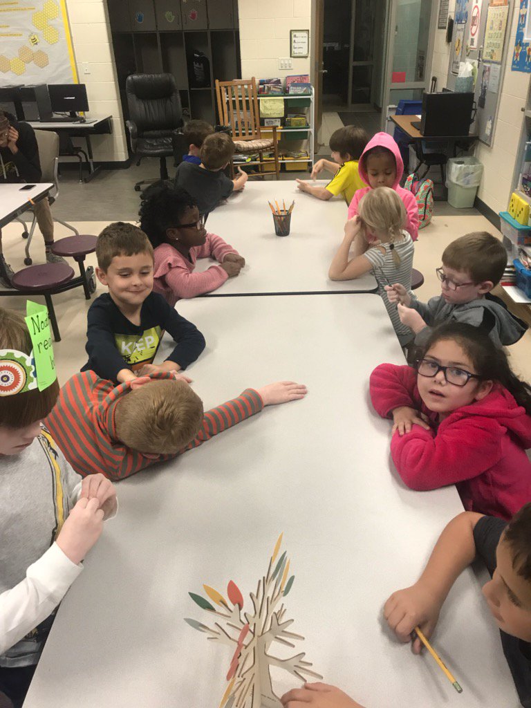 fmteducare's tweet photo. ๐งกThe Middles wrote things they were thankful for on leaves for their tree ๐๐#EducareIsThankful #WhatAreYouThankfulFor #ThankfulForThanksgiving #IsItReallyNovember #TheMiddles #ThanksMsMichelle https://t.co/2v0rY6sTnO