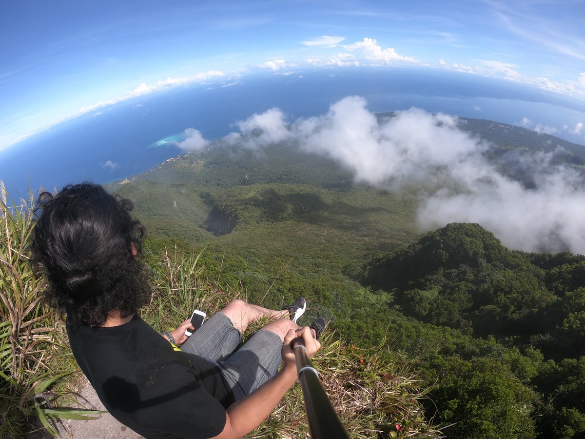 SyedMuhdDanial's tweet photo. HI guys! hari ni nak share trip aku ke Camiguin Island,PH. trip ini aku pergi on Oct18 during Lanzones Fest. 'The First Malaysian goes to Camiguin' (well actually according to my host) HEHE. Bole RT and DM kalau nak tanya apa-apa. Here we go @KakiTravels_ @mykakitravel https://t.co/urqNemlVNG