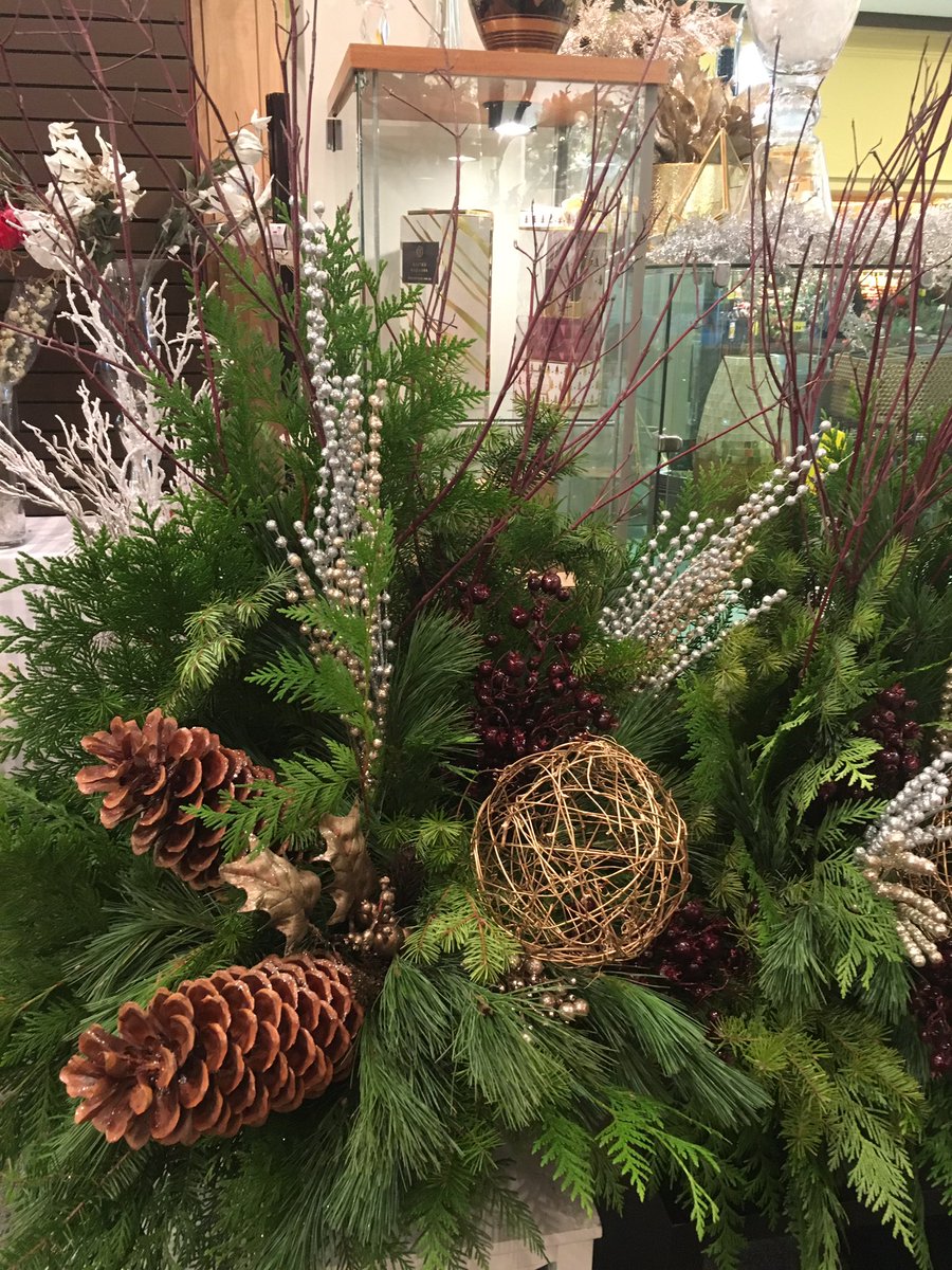 BonavistaFlowe1's tweet photo. Custom Xmas urns @BonavistaFlowe1 https://t.co/wjN7kNNcC5