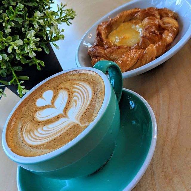 davidroid87's tweet image. #latepost #coffeecode 
Nice change of pace from Starbucks |
Avoided the lines and the crowded seating |
#hazelnut #latte with a #cheese #croissant |
.
.
.
#ocfood #foodporn #foodie #instagood #instafood #foodgasm #foodies #foodiesofinstagram #ocfoodies #… ift.tt/2QNv59p